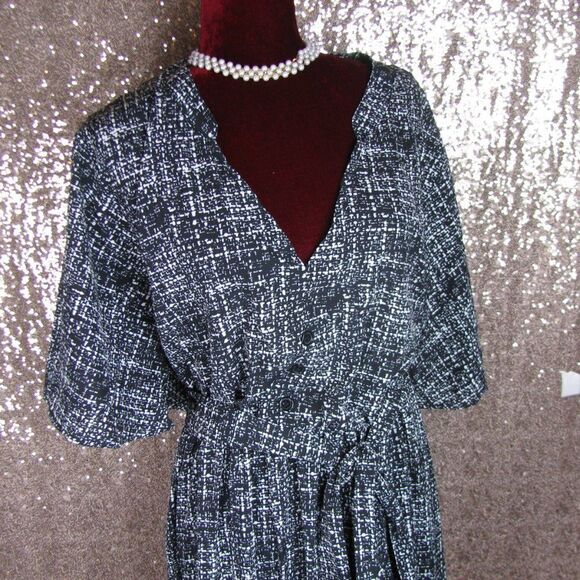 NWT BloomChic black and white belted dress 26/4X - Picture 4 of 10